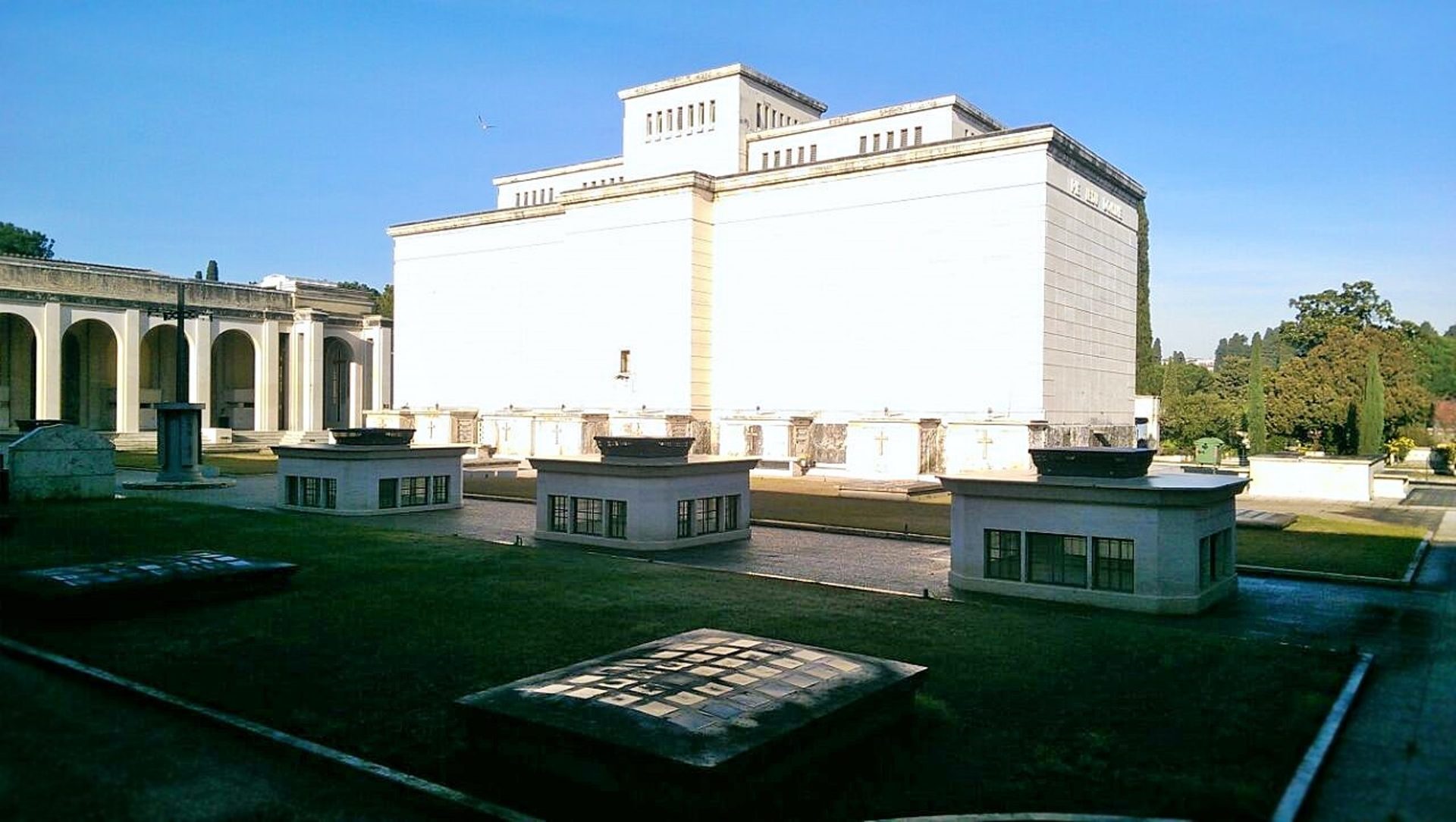 Nicola Pende's tomb (5).jpg